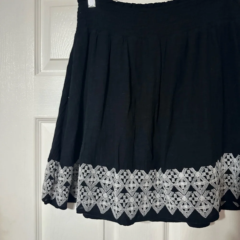 NWT Old Navy Black Skater Mini Skirt with Pleated Embellishments - Picture 4 of 13